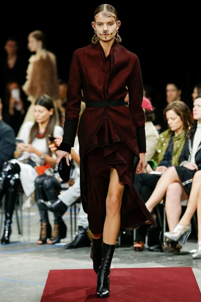 Look 28
